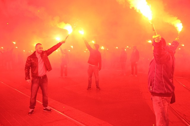 Fani Lecha co roku odpalają race w dniu rocznicy Powstania Wielkopolskiego