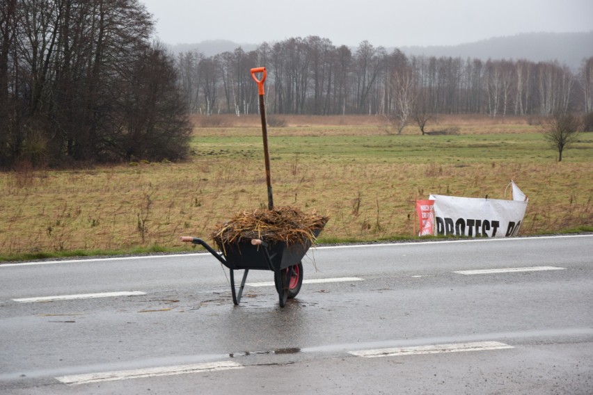 Protest rolników powiatu lęborskiego w Godętowie. "Będziemy protestować do skutku"