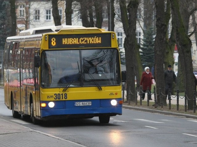 Jeśli radni zaakceptują dziś propozycję prezydenta Słupska, od 1 lipca utrzymaniem miejskich dróg, dbaniem o zieleń i organizowaniem miejskiej komunikacji zajmie się jedna firma. Dziś zajmują się tym trzy podmioty, z trzema dyrektorami i trzema budżetami. 