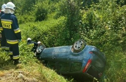 Wypadek w Siołkowej. Samochód dachował, a kierowca zakończył podróż w szpitalu [ZDJĘCIA]