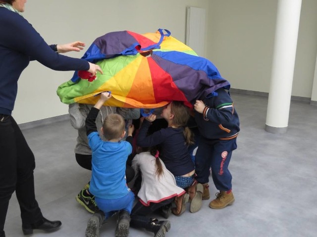 Feryjne zajęcia zorganizowane przez bibliotekę w Wąbrzeźnie