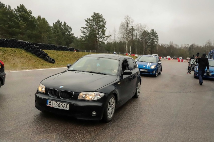 Białystok. Ryk silnika i pisk opon na torze Wschodzący Białystok. Tak kobiety świętowały 8 marca [zdjęcia, wideo]