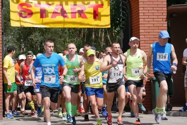 Na starcie kozienickiego biegu zameldowało się w sobotę ponad 200 osób.