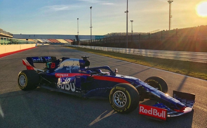 Red Bull Toro Rosso Honda - BOLID Toro Rosso STR14...