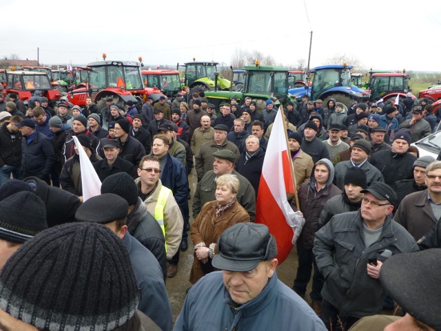 Do Bożejewic, skąd wyjechała kolumna ciągników, zjechało kilkuset rolników