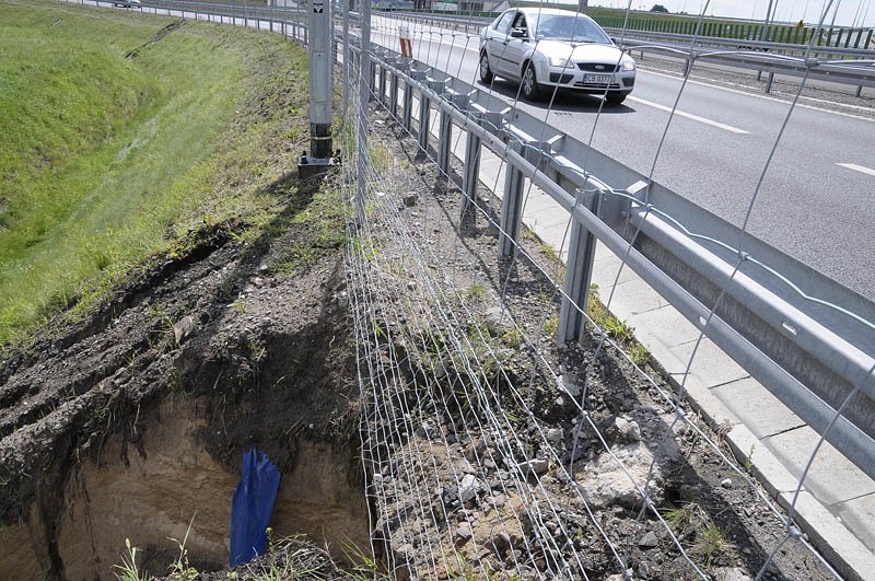 Wyrwy na bydgoskiej obwodnicy w Białych Błotach