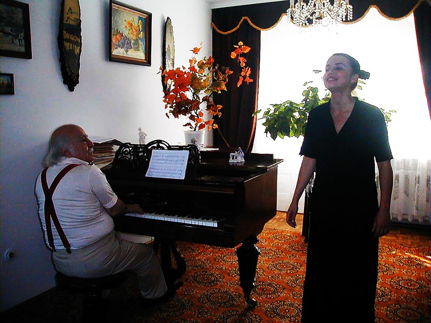 Tak w 1999 r. Katarzyna Zielińska uczyła się śpiewania w rodzinnym domu w Starym Sączu ARCHIWALNE ZDJĘCIA