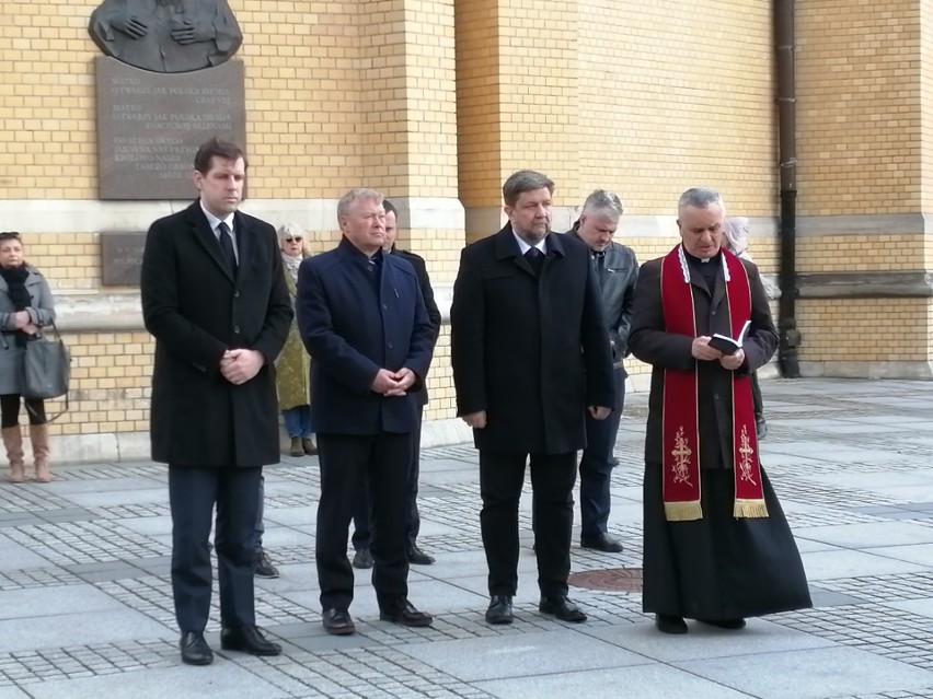 Władze Łodzi i województwa uczciły 12. rocznicę katastrofy prezydenckiego samolotu Tu-154