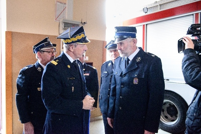 Komendant główny Państwowej Straży Pożarnej odwiedził morawickich strażaków