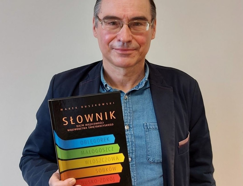 Profesor Marek Ruszkowski ze „Słownikiem nazw miejscowości...