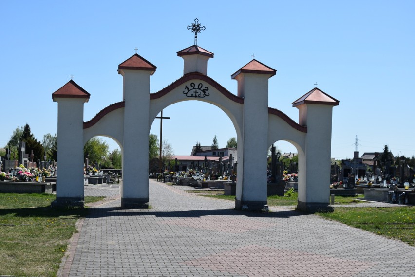 Cmentarz w Troszynie, powiat ostrołęcki. Zdjęcia z 10.05.2022