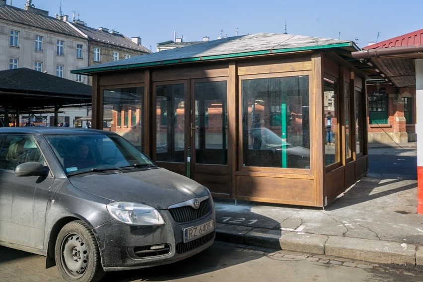 Zadaszone kioski już na placu Nowym  