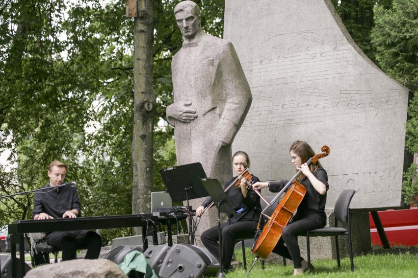 To był przedostatni koncert z cyklu Garden Party u Karola,...