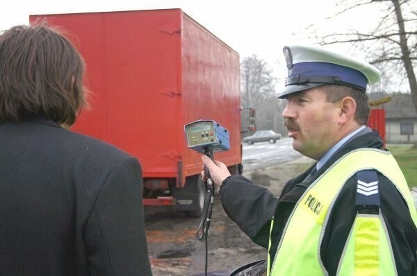 Piątek, 12.31, w Zarzeczu kierowca białego &quot;opla vectry&quot; za przekroczenie prędkości w terenie zabudowanym o 33 km/h dostał 200-złotowy mandat oraz punkty karne.