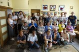 Wyjątkowe spotkanie i mecz Wisły Sandomierz. Piłkarze i przedstawiciele zarządu gościli w Środowiskowym Domu Samopomocy [ZDJĘCIA]