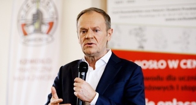 Donald Tusk stwierdził w niedzielę na spotkaniu z mieszkańcami Żywca, że ci politycy, którzy nie chcą wspólnej listy opozycji "dostaną od wyborców naprawdę srogie baty".