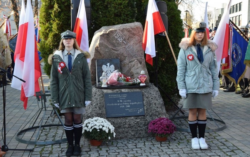 Gminy powiatu włoszczowskiego uczciły 100. rocznicę odzyskania niepodległości. Dopisali mieszkańcy i pogoda (NOWE ZDJĘCIA)