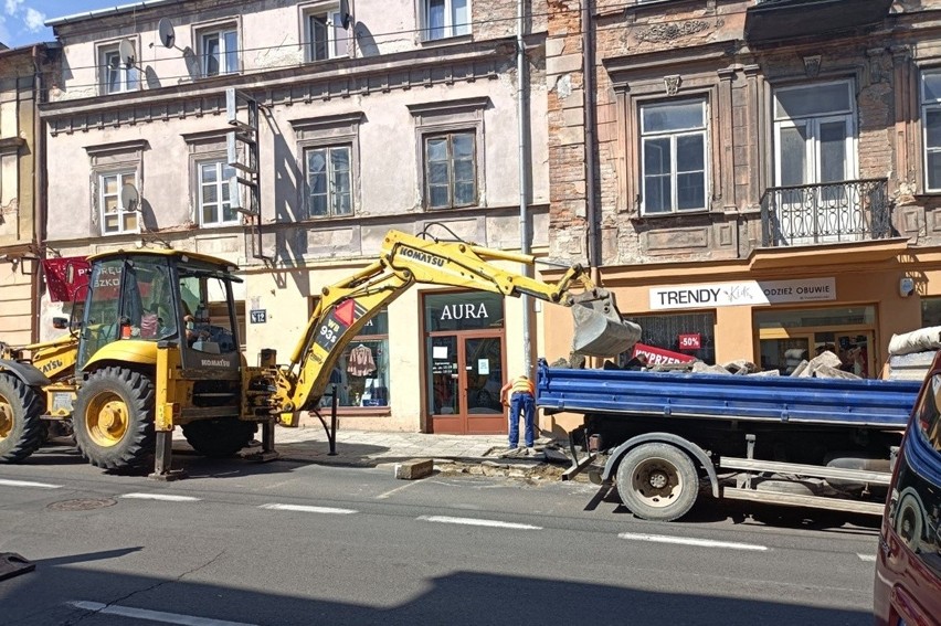 Lublin: Piesi mają problem na Lubartowskiej. Nie mogą korzystać z części chodnika. Ile to potrwa?