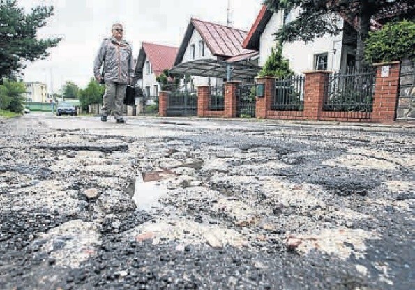 Ulica Matejki będzie naprawiana. Jak informuje dyrekcja Zarządu Infrastruktury Miejskiej, zyska asfaltową nawierzchnię.