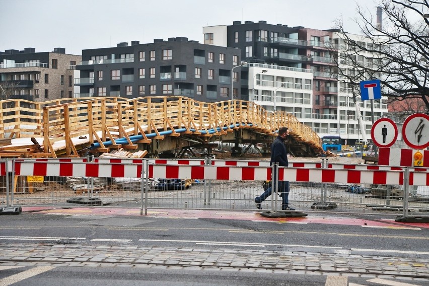 Przebudowa mostu Pomorskiego. Od soboty duże zmiany w komunikacji tramwajów [ZOBACZ ZDJĘCIA]