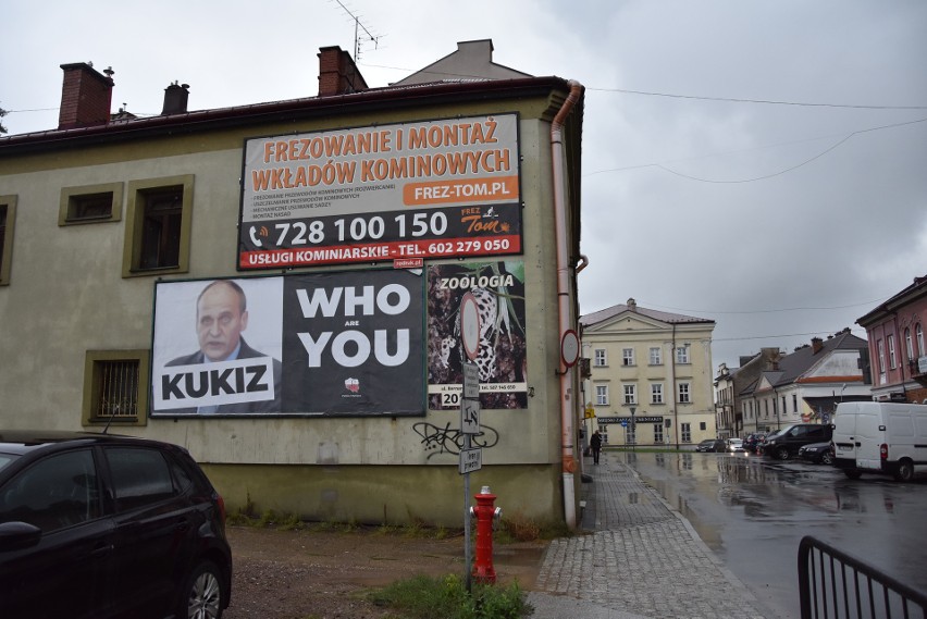 Billboardy z wizerunkiem Pawła Kukiza w Tarnowie i Brzozówce wywołały burzę. Poseł Kaczmarczyk: "to publiczny lincz" [ZDJĘCIA]