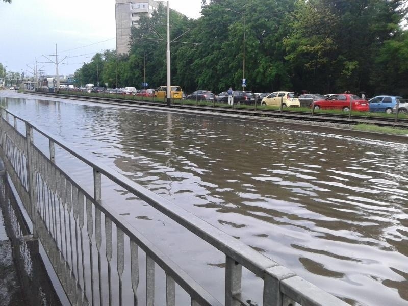 Powódź na Legnickiej. Zobacz zdjęcia!