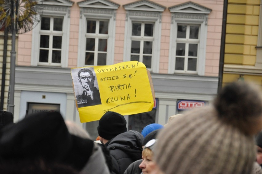 Wrocław: Komitet Obrony Demokracji znów na placu Solnym