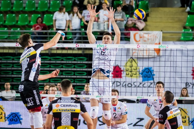 W meczu  pierwszej rundy Chemik przegrał z Cerradem Czarnymi 1:3