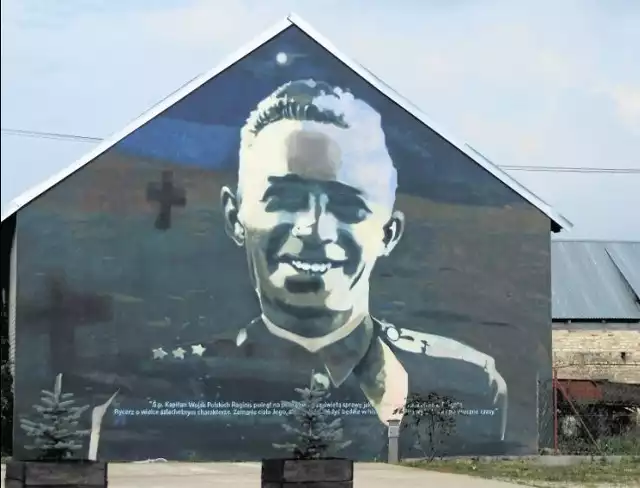 Studenci z Gdańska stworzyli w Wiźnie kolejny mural. Tym razem jest to portret mjr Władysław Raginisa, dowódcy odcinka "Wizna".