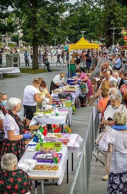 Lasowiackie świętowanie w Nowej Dębie. Rękodzieło, przysmaki i koncerty [ZDJĘCIA]