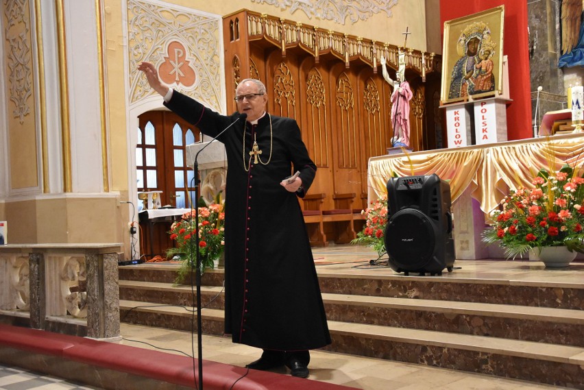 Koncert biskupa Antoniego Długosza w kościele w Myszkowie ZDJĘCIA
