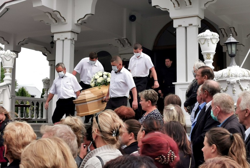 Na cmentarzu w Lubaczowie pożegnano Karolinę i Patryka, którzy zginęli w wypadku pod Gliwicami. W Krowicy Samej pochowano 59-letniego Jana