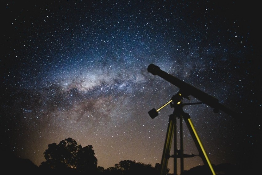 Sierpień oferuje wyjątkowy spektakl z rojem meteorów.