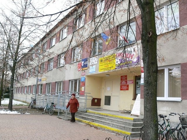 W byłym internacie LO im. Mikołaja Kopernika  w Tarnobrzegu swoją siedzibę ma wiele firm, instytucji pozarządowych i lokalnych stowarzyszeń