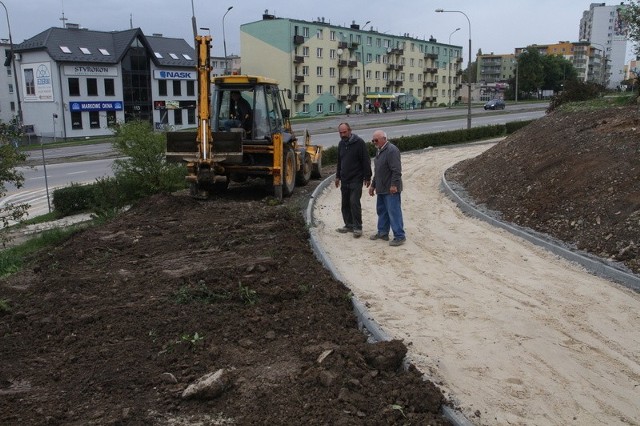 Ścieżka rowerowa przez park Adolfa Dygasińskiego w Kielcach będzie gotowa w listopadzie, a w przyszłym roku przedłużona do Woli Kopcowej.