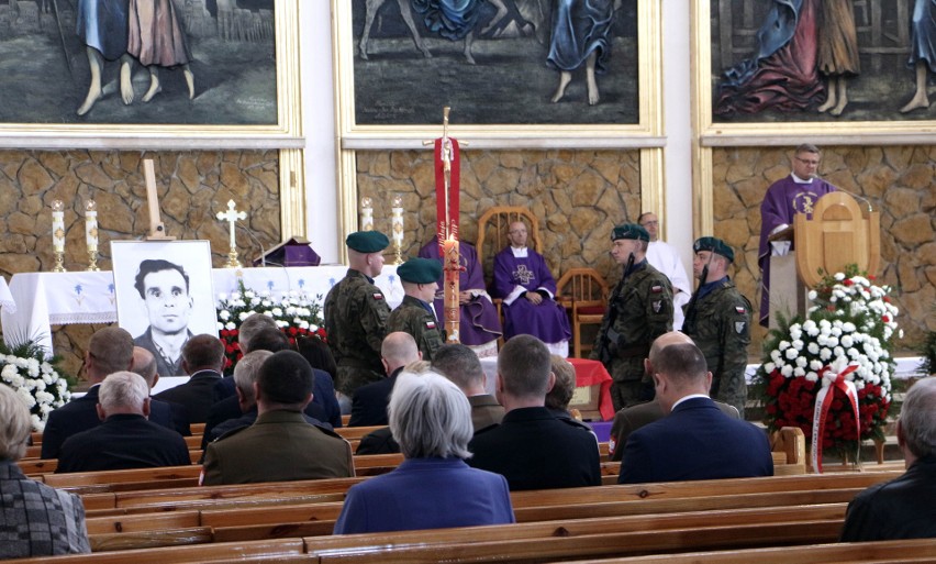 Msza żałobna w intencji Żołnierza Wyklętego ppor. Zygmunta Libery "Babinicza" w Grudziądzu [zdjęcia]