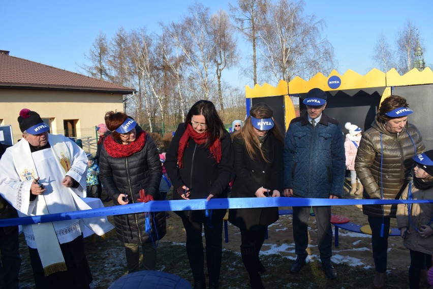 Nowy plac zabaw przy przedszkolu w Sułoszowej został otwarty
