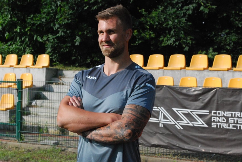 Były zawodnik Korony Kielce i Staru Starachowice Artur Marzec w Pogoni Staszów. Jako bramkarz i trener golkiperów