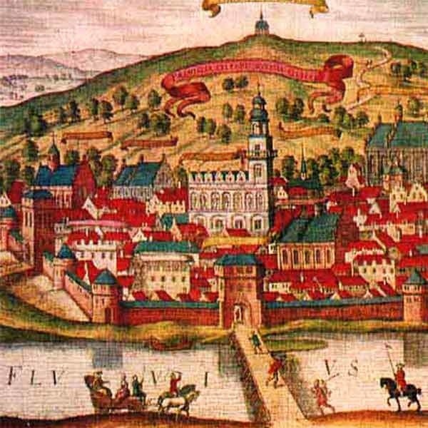 Zbudowany w XVI w. przemyski ratusz był jednym z najpiękniejszych w ówczesnej Polsce. Na zdjęciu: rycina F. Hogenberga przedstawiająca Przemyśl w roku 1572. Budynek ratusza w środku, biały z okazałą wieżą.