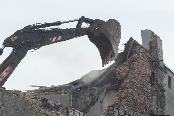 Wyburzanie kamienic u zbiegu ul. Zachodniej i ul. Ogrodowej