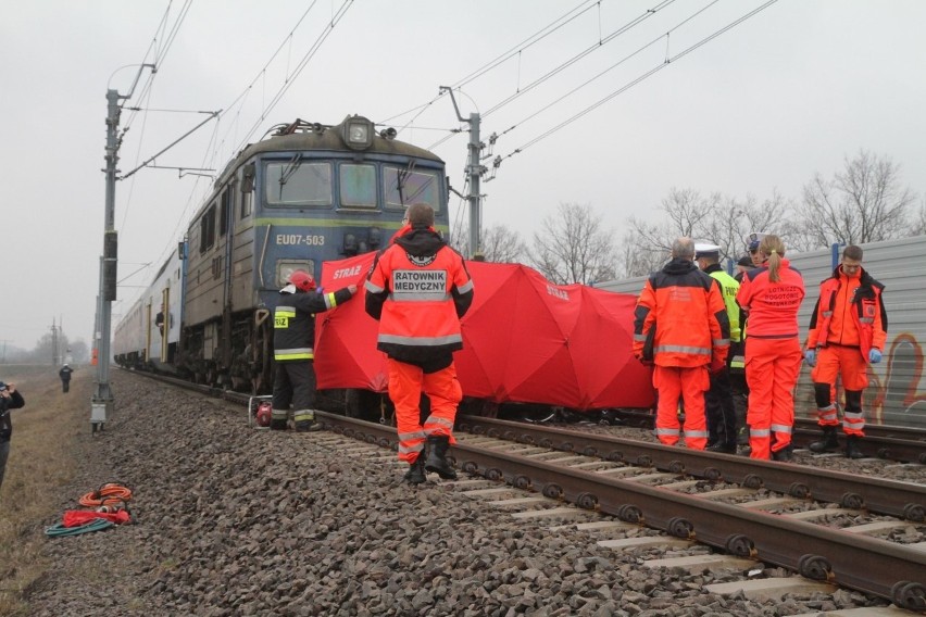 Wypadek na przejeździe kolejowym. Nie żyje komendant z policji