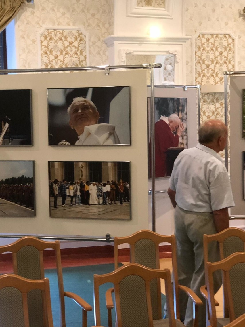 Sanktuarium św. Jacka w Kamieniu Śląskim świętuje 25-lecie. W piątek została otwarta wystawa "Papież Człowiek"