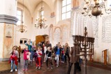 Tykocin: Polskie dzieci z Litwy zwiedziły synagogę (zdjęcia)