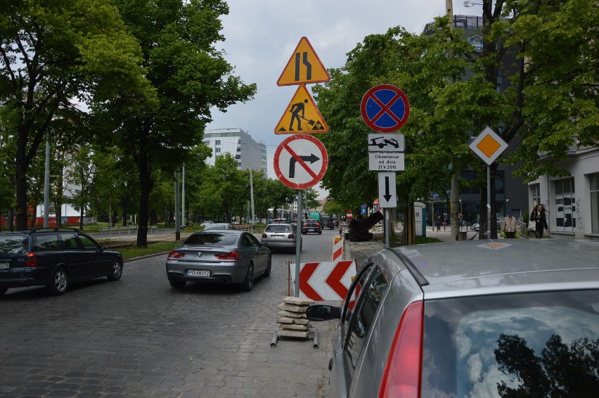 Zmiany w parkowaniu na Powstańców Śląskich. Nowa ścieżka rowerowa