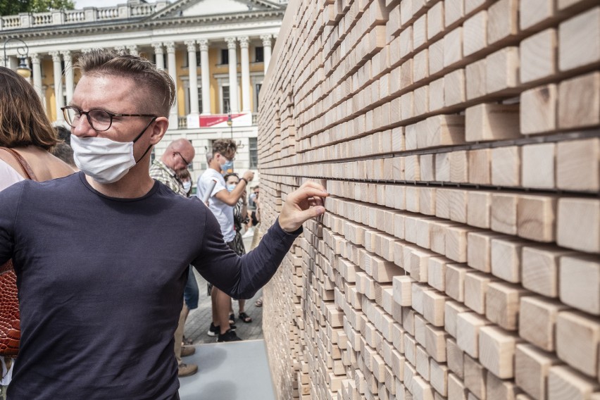 "Znikający mur" będzie stał w Poznaniu do 27 sierpnia.