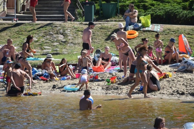 Kąpielisko nad jeziorem w Kozienicach co roku cieszy się dużą popularnością.