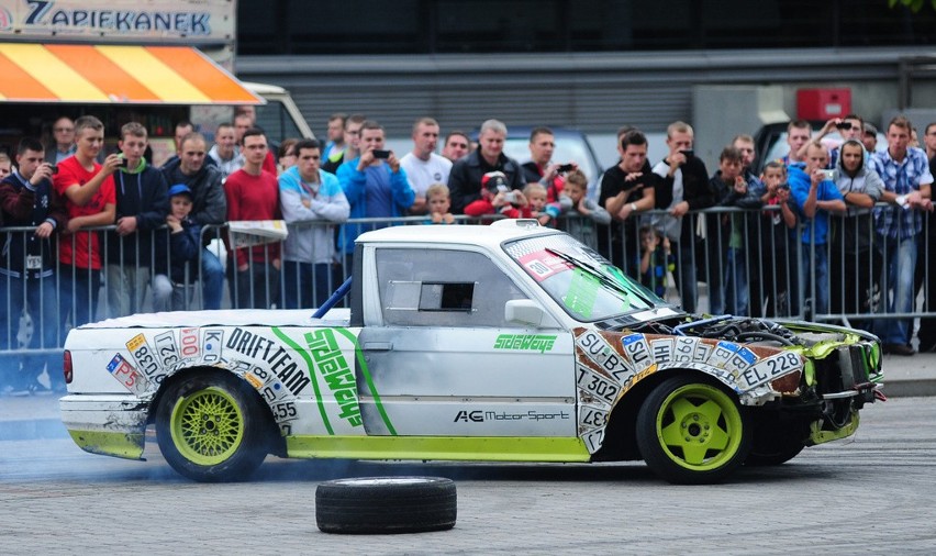 Pokaz driftu podczas Auto Tunning Show w Bydgoszczy