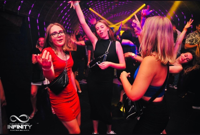 Impreza w Infinity Music Club w Nowym Sączu. Klubowicze tańczyli na parkiecie do białego rana. Zdjęcia