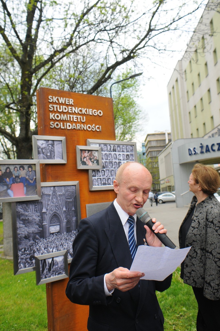 Byli opozycjoniści mają w Krakowie swój skwer. Będzie przypominał o ich działalności [ZDJĘCIA]