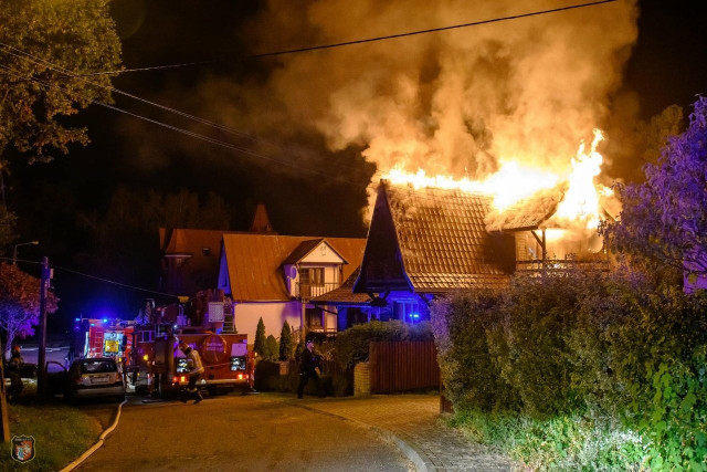 Pożar domu w Siemiatyczach. Pogorzelcy potrzebują pomocy. Zorganizowano zbiórkę pieniędzy